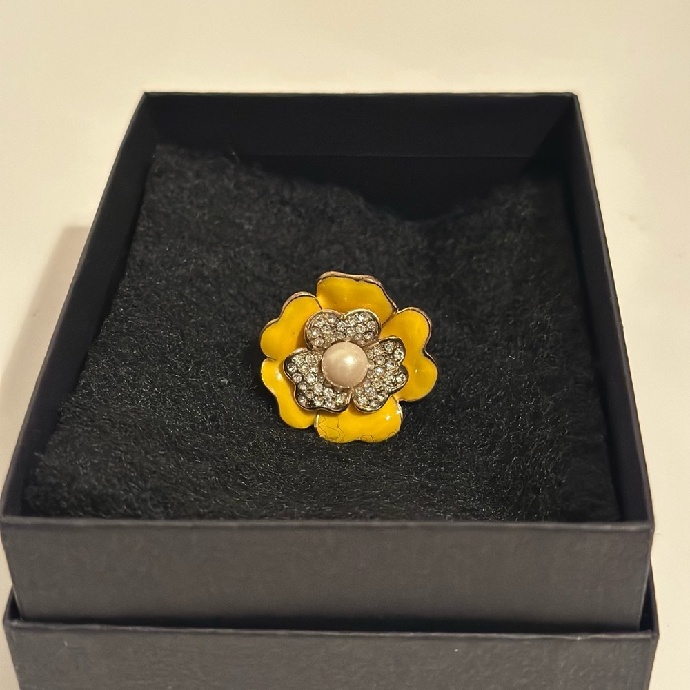 Carolee Signed yellow flower Enamel Ring Women’s Size 6.5 Gold Tone & Rhinestone